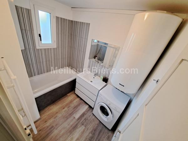 Appartement type III, balcon, parking privatif, grenier, cave.