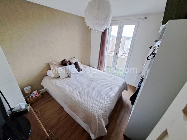 Appartement type III, balcon, parking privatif, grenier, cave.