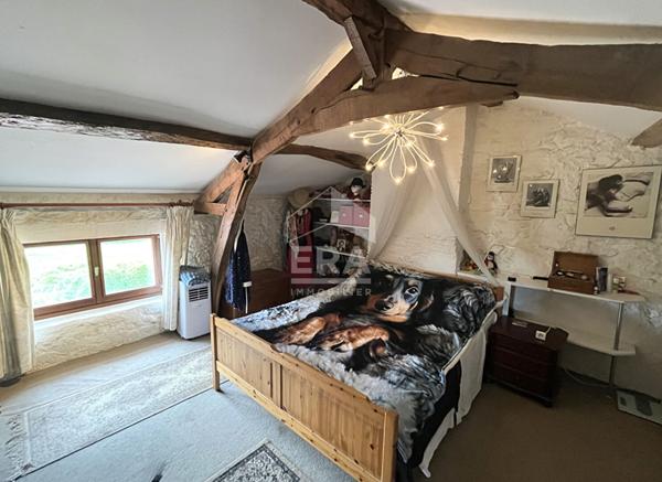 Maison traditionnelle en pierre à vendre à Montazeau - 6 chambres, 239 m²