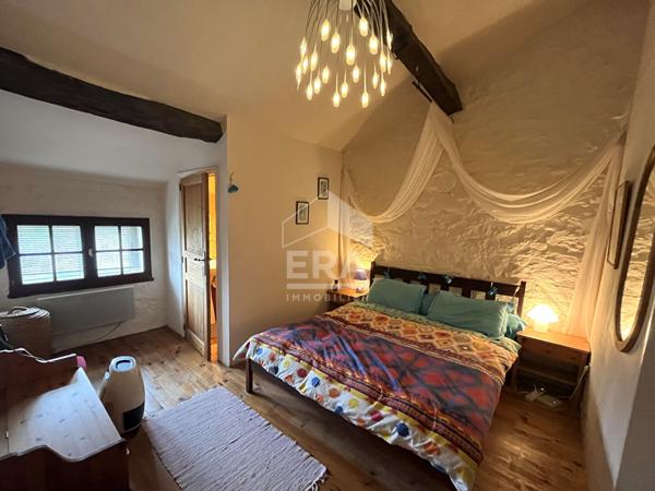 Maison traditionnelle en pierre à vendre à Montazeau - 6 chambres, 239 m²