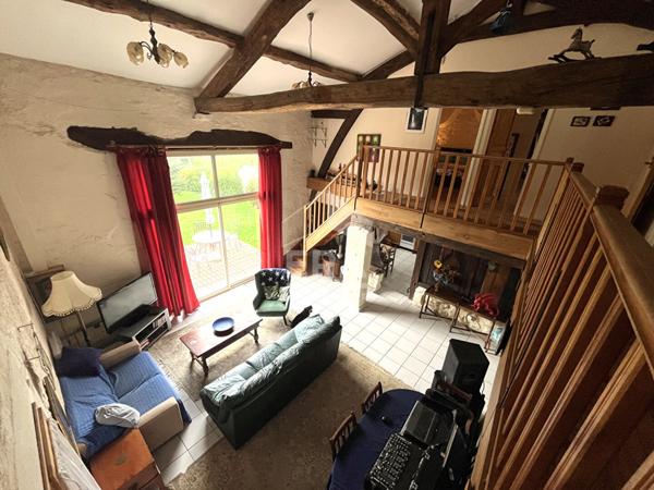 Maison traditionnelle en pierre à vendre à Montazeau - 6 chambres, 239 m²