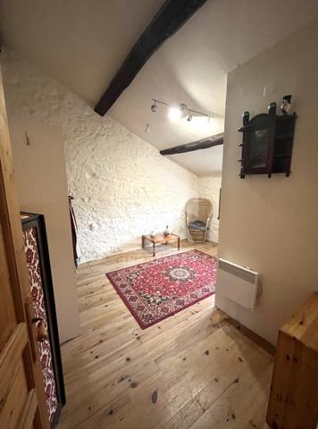 Maison traditionnelle en pierre à vendre à Montazeau - 6 chambres, 239 m²