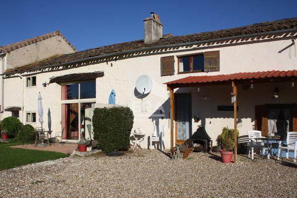 Maison traditionnelle en pierre à vendre à Montazeau - 6 chambres, 239 m²