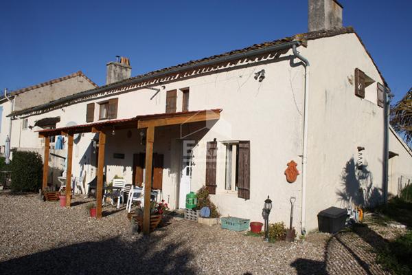 Maison traditionnelle en pierre à vendre à Montazeau - 6 chambres, 239 m²