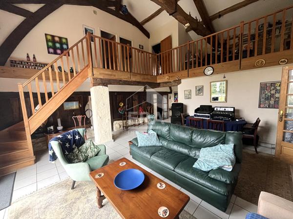 Maison traditionnelle en pierre à vendre à Montazeau - 6 chambres, 239 m²