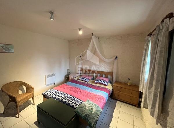 Maison traditionnelle en pierre à vendre à Montazeau - 6 chambres, 239 m²