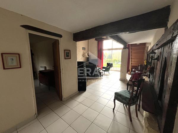 Maison traditionnelle en pierre à vendre à Montazeau - 6 chambres, 239 m²