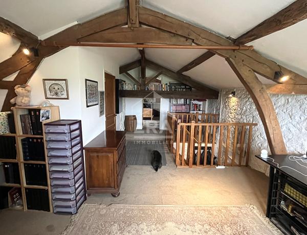 Maison traditionnelle en pierre à vendre à Montazeau - 6 chambres, 239 m²