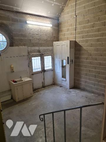 Venez visiter cette belle demeure d'env. 173m² habitable élevée sur cave / chaufferie en partie...