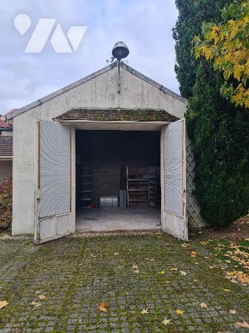 Venez visiter cette belle demeure d'env. 173m² habitable élevée sur cave / chaufferie en partie...