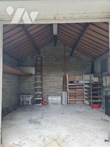 Venez visiter cette belle demeure d'env. 173m² habitable élevée sur cave / chaufferie en partie...