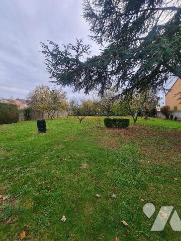 Venez visiter cette belle demeure d'env. 173m² habitable élevée sur cave / chaufferie en partie...