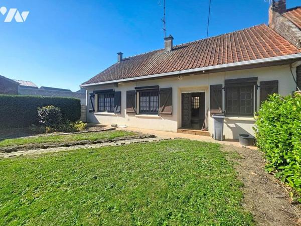 Plain-pied individuel à rénover avec 2 chambres, jardin et double garage