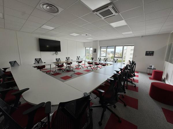 TOURS CENTRE BUREAUX A LOUER DE 1 276 M² ET 10 PARKING DEVANT ARRET DE TRAM