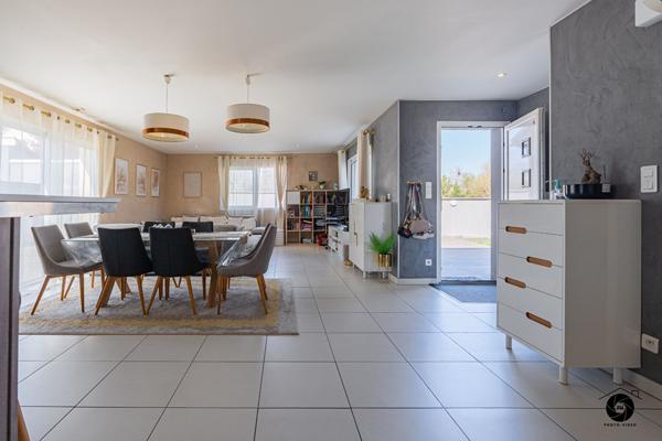 Maison de plain pied a Trelaze  3 chambres avec jardin