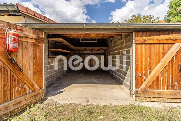 Maison à rénover avec extérieur et garage
