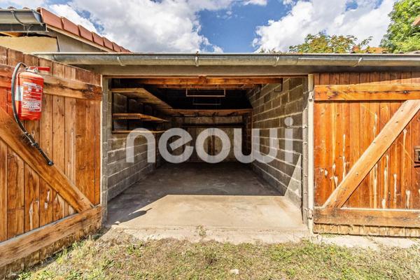 Maison à rénover avec extérieur et garage