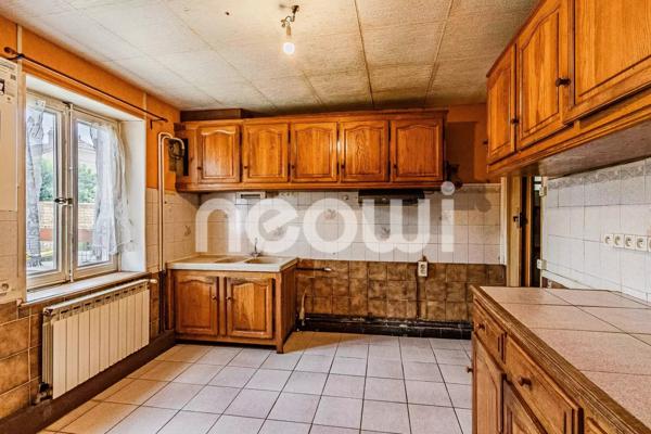 Maison à rénover avec extérieur et garage