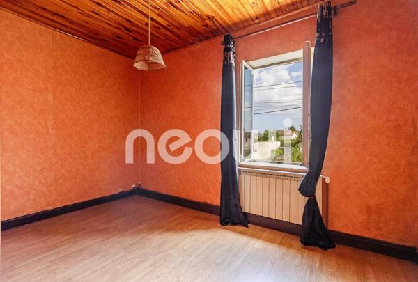Maison à rénover avec extérieur et garage