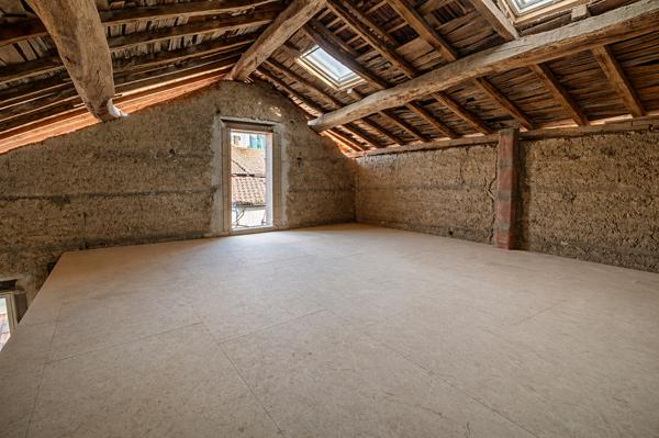 Murs 2 pièces 93.21 m2