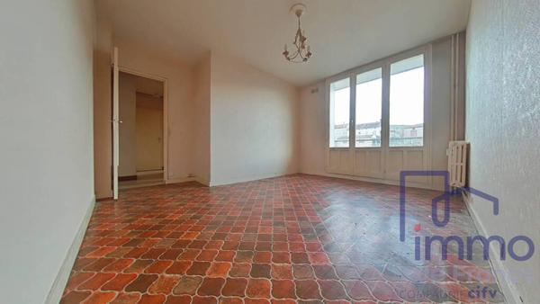 T2 LA RICAMARIE PROCHE CENTRE