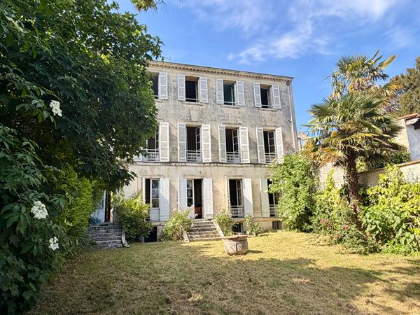 Magnifique Hôtel Particulier, quartier historique de Saintes, tout à l'égout Saintes