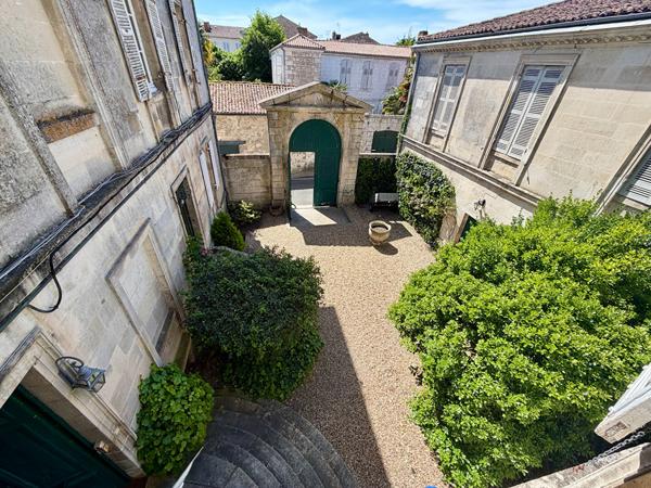 Magnifique Hôtel Particulier, quartier historique de Saintes, tout à l'égout Saintes