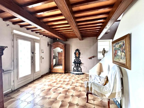 MARSEILLE 11ᵉ – LA POMME | MAISON DE CHARME DES ANNÉES 1920 – 190 M² – JARDIN, PISCINE ET GARAGE