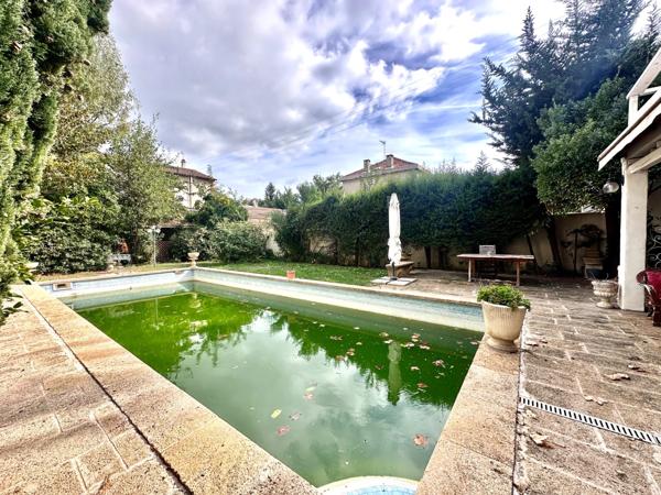 MARSEILLE 11ᵉ – LA POMME | MAISON DE CHARME DES ANNÉES 1920 – 190 M² – JARDIN, PISCINE ET GARAGE