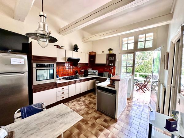 MARSEILLE 11ᵉ – LA POMME | MAISON DE CHARME DES ANNÉES 1920 – 190 M² – JARDIN, PISCINE ET GARAGE