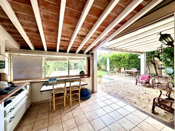 MARSEILLE 11ᵉ – LA POMME | MAISON DE CHARME DES ANNÉES 1920 – 190 M² – JARDIN, PISCINE ET GARAGE