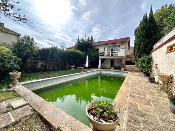 MARSEILLE 11ᵉ – LA POMME | MAISON DE CHARME DES ANNÉES 1920 – 190 M² – JARDIN, PISCINE ET GARAGE