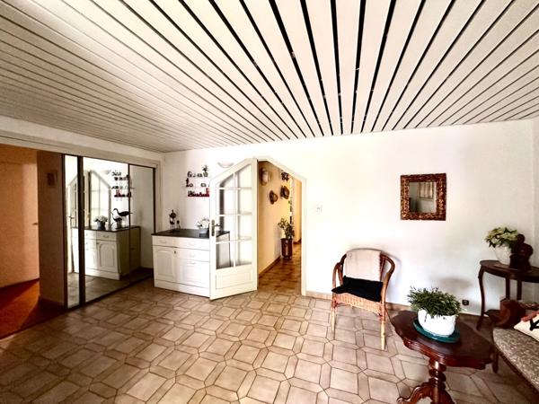MARSEILLE 11ᵉ – LA POMME | MAISON DE CHARME DES ANNÉES 1920 – 190 M² – JARDIN, PISCINE ET GARAGE