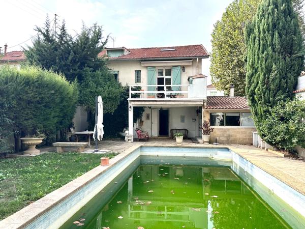 MARSEILLE 11ᵉ – LA POMME | MAISON DE CHARME DES ANNÉES 1920 – 190 M² – JARDIN, PISCINE ET GARAGE