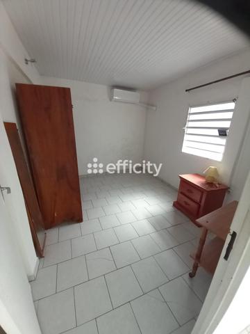 Maison
         6 pièces
        - 100 m² Exclusivité 230 000 € *