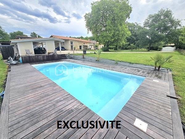 Située à 25 mn de LIBOURNE, à 35 mn de ST EMILION, à 45 mn de BLAYE et du pont d'Aquitaine de Bordeaux, cette magnifique maison en pierres, de 379 m2, sur un terrain clôturé et arboré de plus de 1.8 hectare, entièrement rénovée, vous séduira par ses volumes et ses prestations de standing. Cette demeure est composée d'une cuisine entièrement équipée de 33 m2, d'un salon/salle à manger de 105 m2, d'un bureau, de 4 chambres, de 2 salles de bain, 2 salles d'eau, 4 WC, une buanderie, un cellier et une mezzanine de 16 m2. Des dépendances (garage, cave, cellier, réserve à granules) et une piscine 10m X 4m, avec son pool house, complètent ces prestations. Chauffage à granules + cheminée avec un insert. COUP DE COEUR absolu !!!