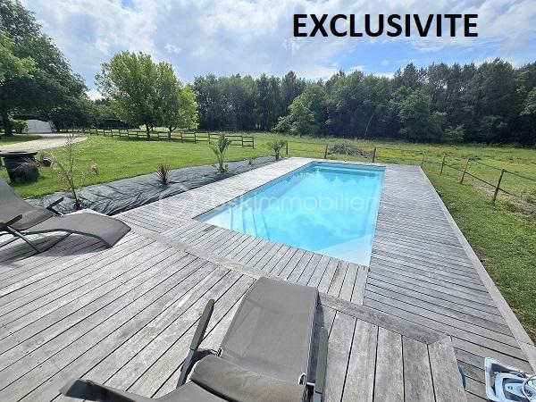 Située à 25 mn de LIBOURNE, à 35 mn de ST EMILION, à 45 mn de BLAYE et du pont d'Aquitaine de Bordeaux, cette magnifique maison en pierres, de 379 m2, sur un terrain clôturé et arboré de plus de 1.8 hectare, entièrement rénovée, vous séduira par ses volumes et ses prestations de standing. Cette demeure est composée d'une cuisine entièrement équipée de 33 m2, d'un salon/salle à manger de 105 m2, d'un bureau, de 4 chambres, de 2 salles de bain, 2 salles d'eau, 4 WC, une buanderie, un cellier et une mezzanine de 16 m2. Des dépendances (garage, cave, cellier, réserve à granules) et une piscine 10m X 4m, avec son pool house, complètent ces prestations. Chauffage à granules + cheminée avec un insert. COUP DE COEUR absolu !!!