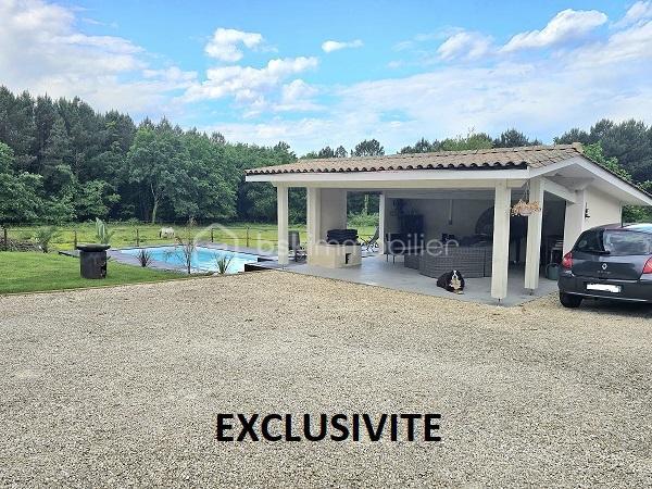 Située à 25 mn de LIBOURNE, à 35 mn de ST EMILION, à 45 mn de BLAYE et du pont d'Aquitaine de Bordeaux, cette magnifique maison en pierres, de 379 m2, sur un terrain clôturé et arboré de plus de 1.8 hectare, entièrement rénovée, vous séduira par ses volumes et ses prestations de standing. Cette demeure est composée d'une cuisine entièrement équipée de 33 m2, d'un salon/salle à manger de 105 m2, d'un bureau, de 4 chambres, de 2 salles de bain, 2 salles d'eau, 4 WC, une buanderie, un cellier et une mezzanine de 16 m2. Des dépendances (garage, cave, cellier, réserve à granules) et une piscine 10m X 4m, avec son pool house, complètent ces prestations. Chauffage à granules + cheminée avec un insert. COUP DE COEUR absolu !!!