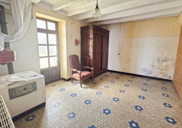 Maison ancienne à rénover avec dépendances