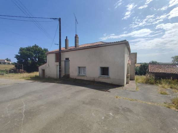 Maison ancienne à rénover avec dépendances
