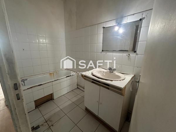 Maison en pierre à renover de 90 m2 - Trois chambres
