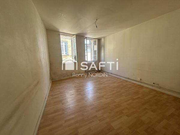 Maison en pierre à renover de 90 m2 - Trois chambres