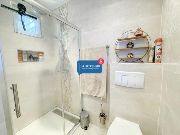Maison semi-individuelle de type semi plain-pied de 135 m2, entièrement rénovée, 3 ch, possible 4 2 salles de bain, terrasseet jardin