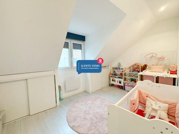 Maison semi-individuelle de type semi plain-pied de 135 m2, entièrement rénovée, 3 ch, possible 4 2 salles de bain, terrasseet jardin