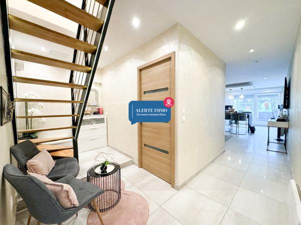 Maison semi-individuelle de type semi plain-pied de 135 m2, entièrement rénovée, 3 ch, possible 4 2 salles de bain, terrasseet jardin