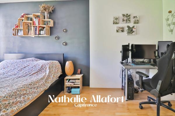 Appartement traversant 3 pièces avec BALCON, PARKING et cave