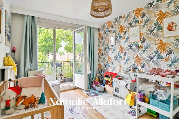 Appartement traversant 3 pièces avec BALCON, PARKING et cave