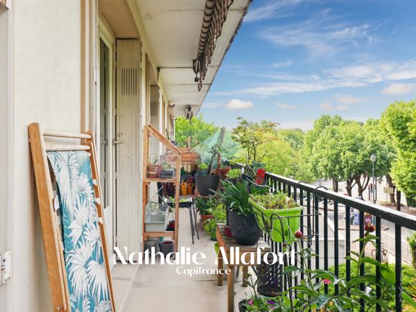 Appartement traversant 3 pièces avec BALCON, PARKING et cave