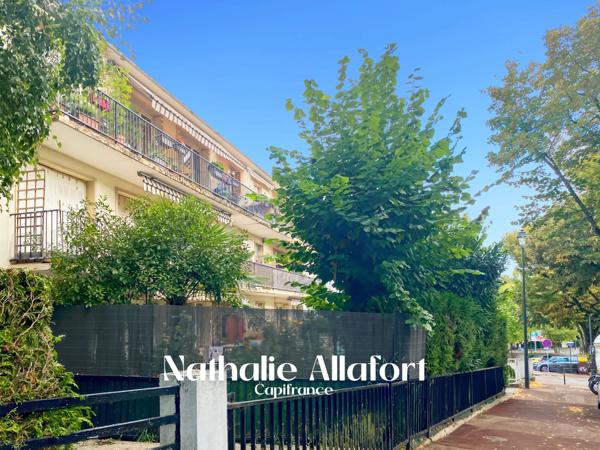 Appartement traversant 3 pièces avec BALCON, PARKING et cave