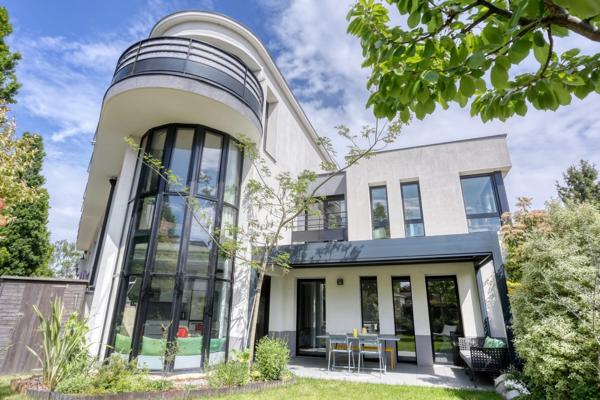 APPARTEMENT EN TRIPLEX 6 PIECES QUARTIER DU PARC A SAINT-MAUR-DES-FOSSES (94)